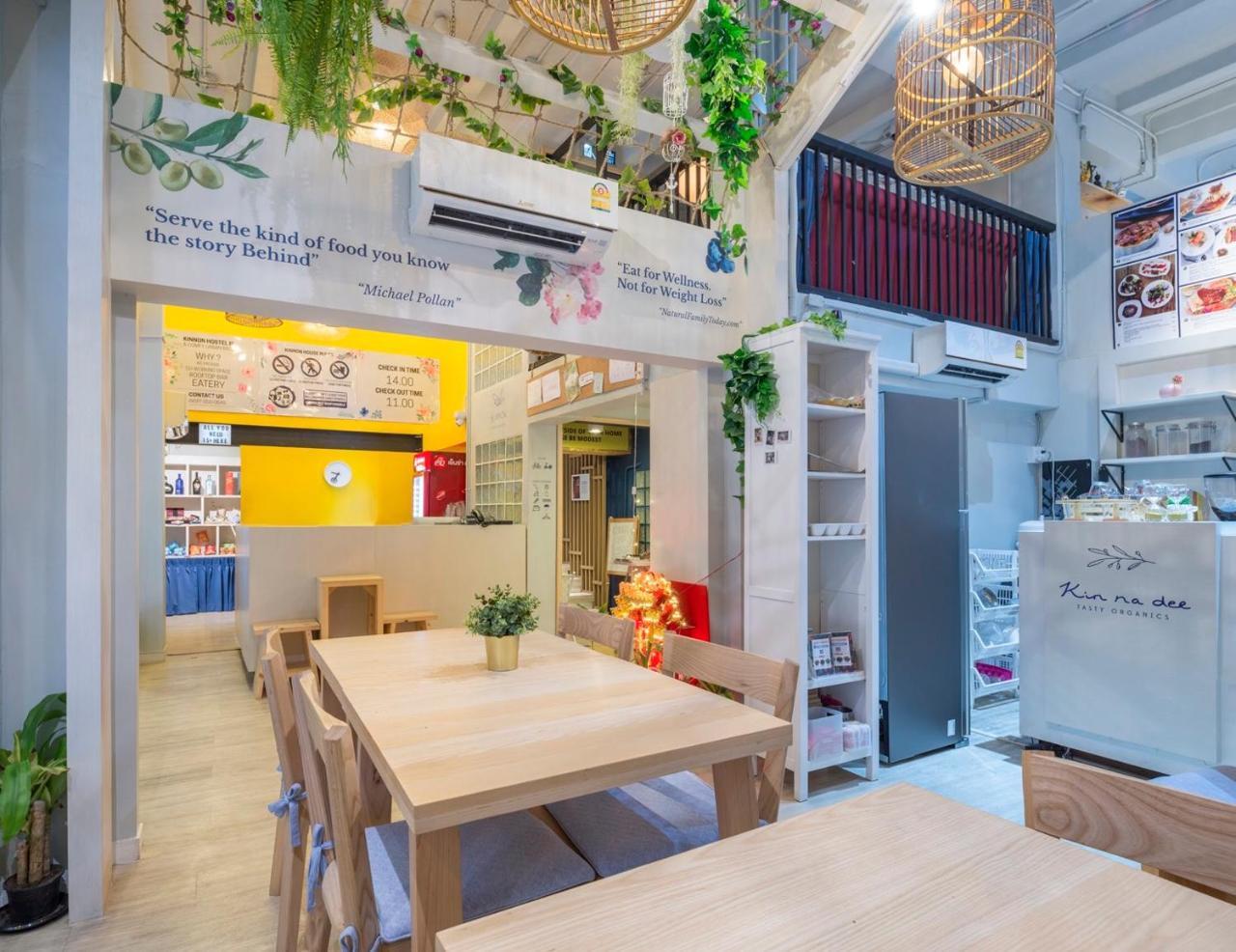 छात्रावास Kinnon Deluxe Coworking Cafe